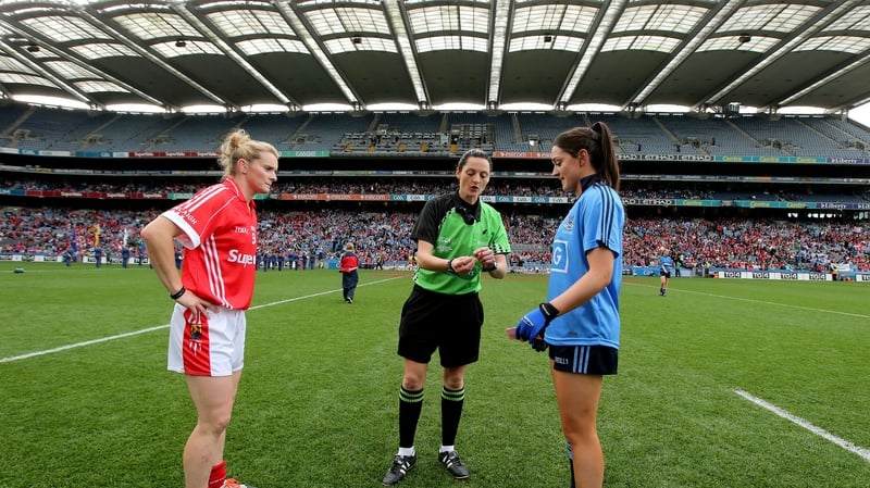 Dublin's Sinead Goldrick and Cork's Briege Corkery with referee Maggie Farrelly at the coin toss before the 2014 final