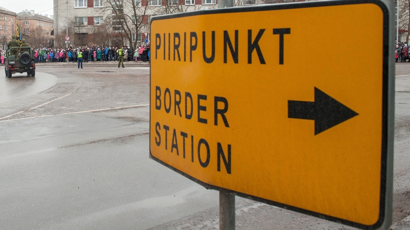 A sign points the way to the border between Estonia and Russia