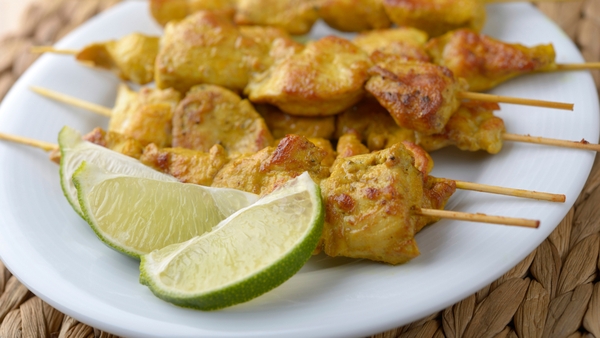 Shredded chicken satay with brown rice