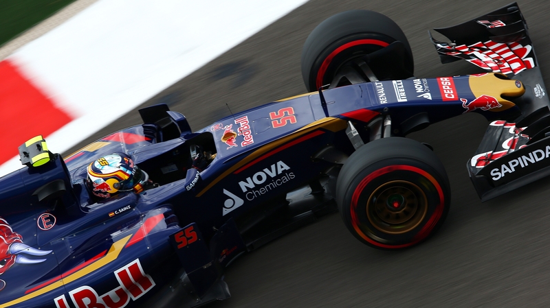 Carlos Sainz destroyed teh front left of his car after the crash in qualifying