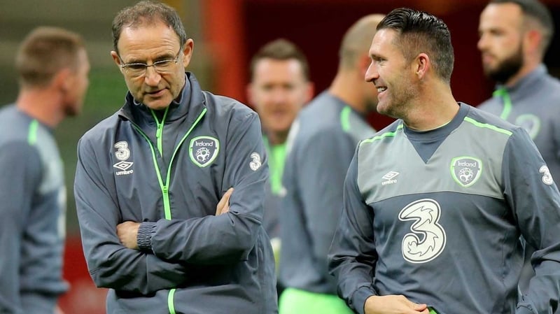 Martin O'Neill in discussion with Robbie Keane at Narodowy Stadium, Warsaw