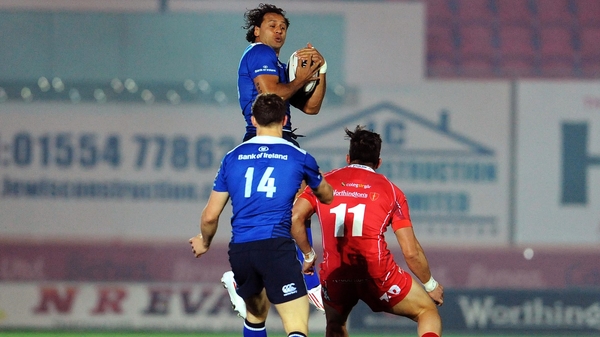 Leinster's Isa Nacewa in action against Scarlets