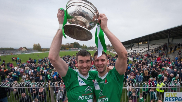 Sarsfields' Sean Campbell and Matty Byrne lift the trophy