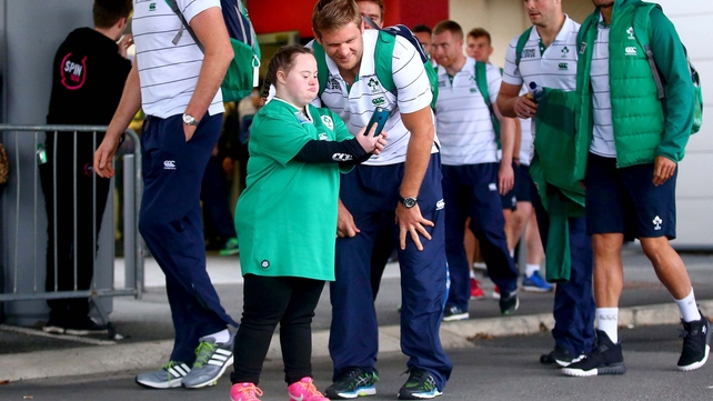 Chris Henry poses with an enthusiastic fan