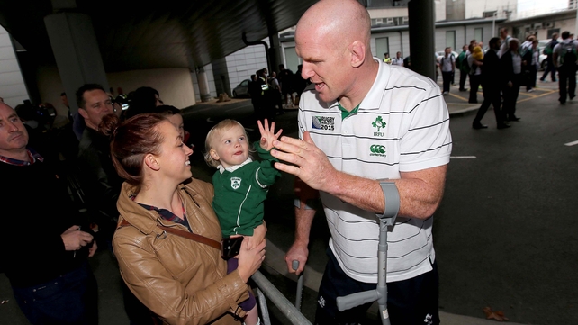 A badly damaged hamstring doesn't stop the Munster man from saying hello