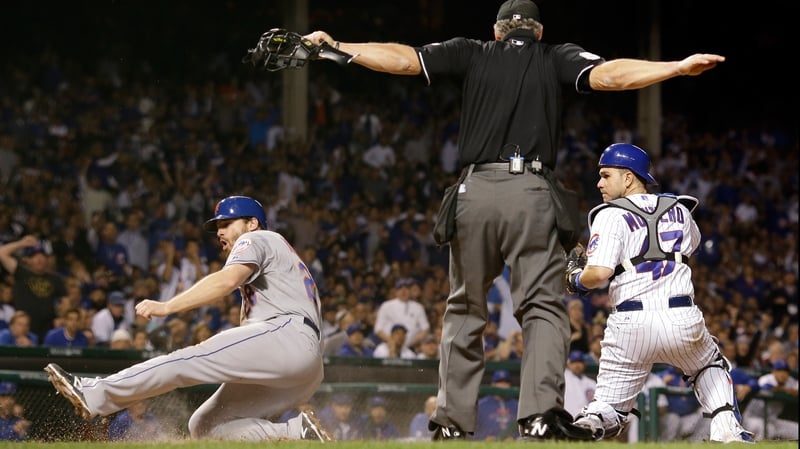 Daniel Murphy #28 of the New York Mets scores off an RBI ground out hit by Lucas Duda
