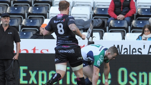 Connacht's Matt Healy scores his side's opening try