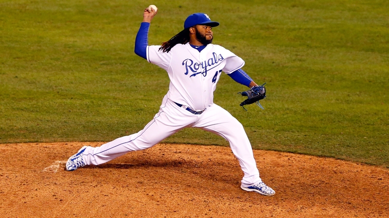 Johnny Cueto of the Kansas City Royals throws a pitch