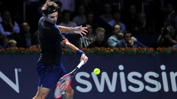 Roger Federer eased to a 6-3 6-4 over Jack Sock