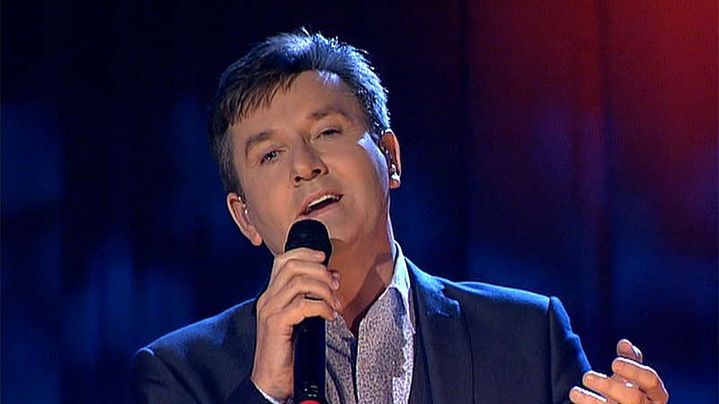 Daniel O'Donnell - "Unfortunately, I've had some problems with a chest infection, and I just can't get the voice to work tonight"