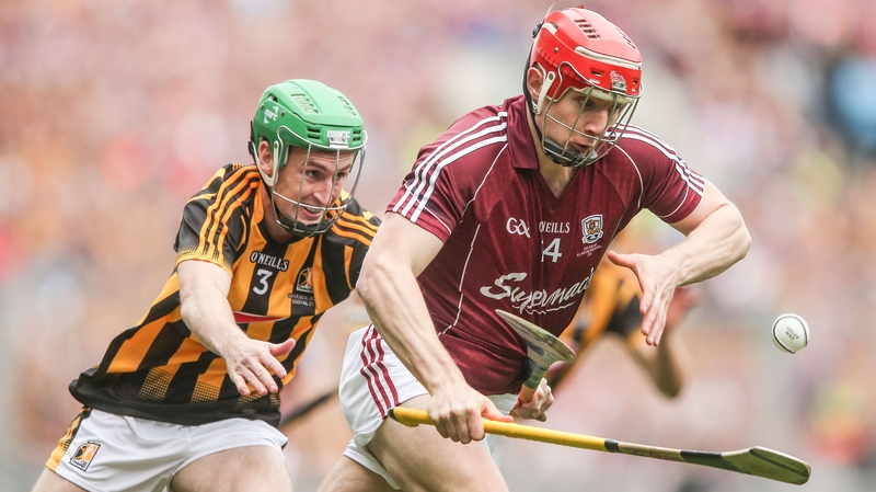 Kilkenny’s Joey Holden (L) chases Joe Canning during the 2015 All-Ireland final