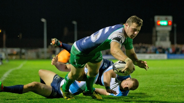 Connacht's Robbie Henshaw scores a try