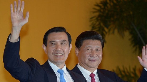 China's Xi Jinping and Taiwan's Ma Ying-jeou shook hands before beginning landmark talks