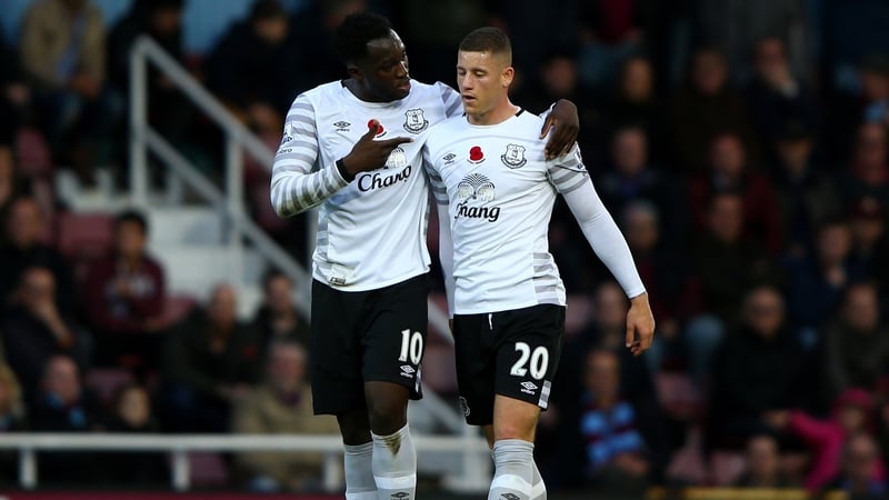 Romelu Lukaku (L) celebrates scoring with Everton team-mate Ross Barkley