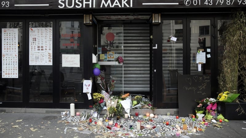 Fuarthas pas teifigh ón tSiria a cheaptar a claraíodh sa nGréig an mhí seo caite gar do chorp duine do na hionsaitheoirí i bPáras.