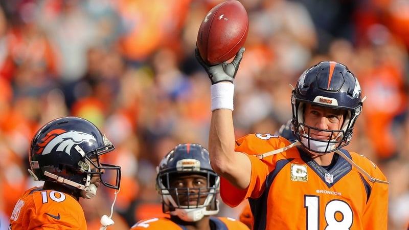 Peyton Manning acknowledges the crowd after breaking the all-time career passing-yards record
