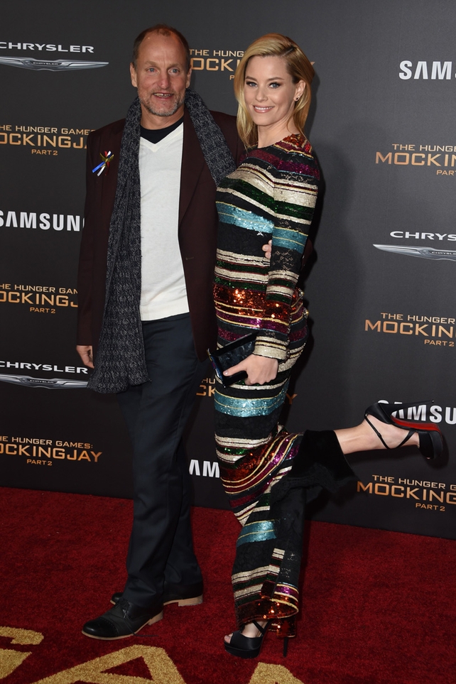 Woody Harrellson and Elizabeth Banks