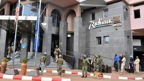 Security forces surrounding the Radisson Hotel in Bamoko during the hostage situation