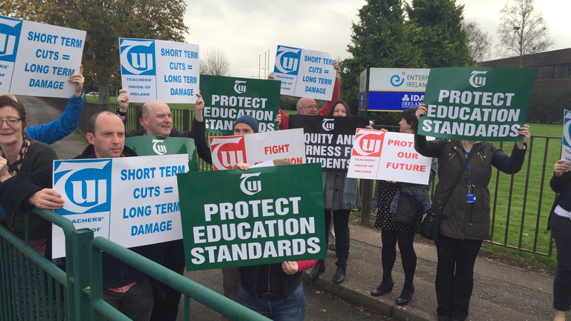 TUI members protest outside CIT