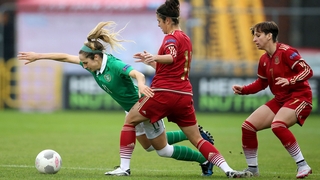 Ireland's Julie Ann Russell under pressure from Amanada Sampedro and Marta Corredera of Spain