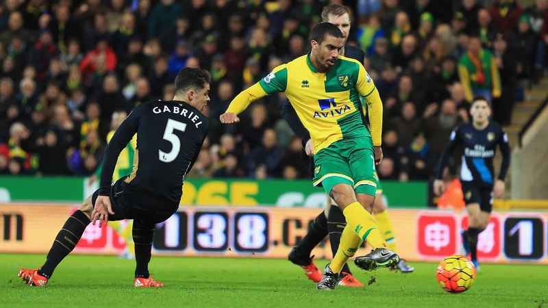 Lewis Grabban levels the scoreline at Carrow Road