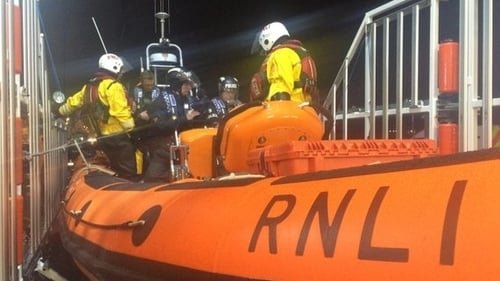 A police dive team and RNLI took part in the search (Pic: @mattoitv)