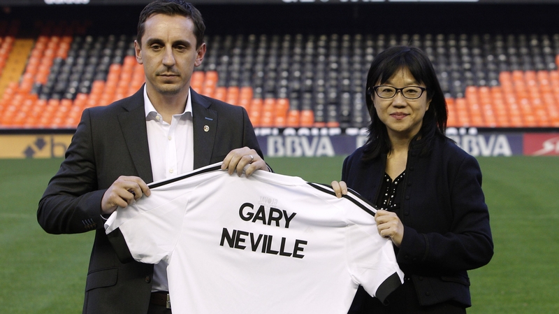 New Valencia manager Gary Neville (L) poses with a shirt beside club chairwoman Lay Hoon Chan