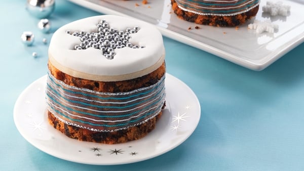 Mini Christmas Cakes with Star Filled Tops