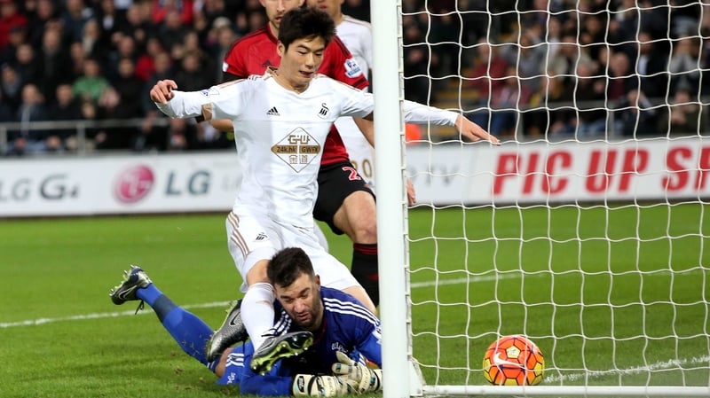 Ki Sung-Yueng bundles home against West Brom