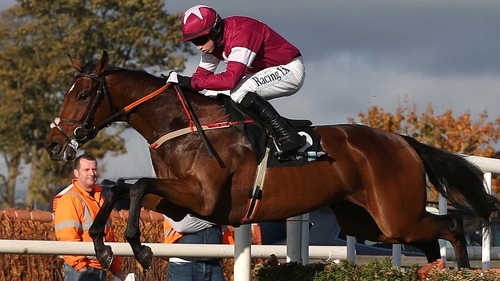 Identity Thief and Min are likely to battle for top honours in the Racing Post Novice Chase