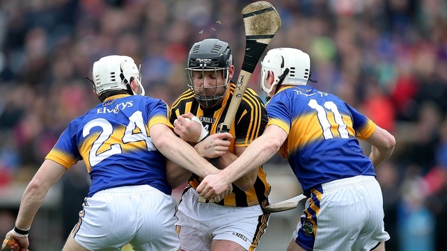 Jackie Tyrell of Kilkenny is blocked by Brendan Maher and
Niall O'Meara of Tipperary in the Allianz Hurling League