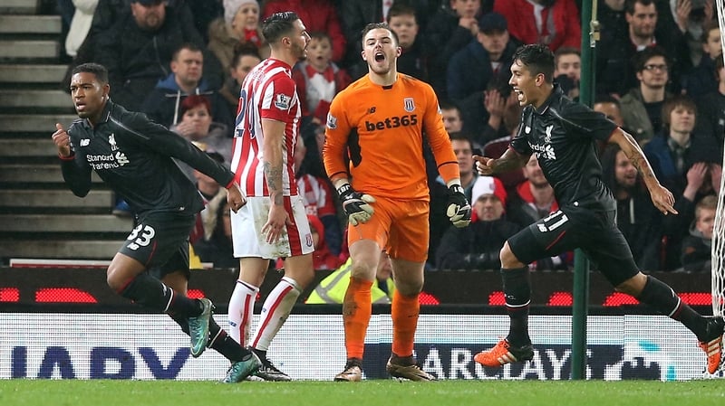 Liverpool's Jordon Ibe (l) celebrates his strike