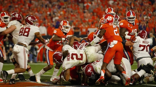Derrick Henry (#2) scores a one-yard touchdown