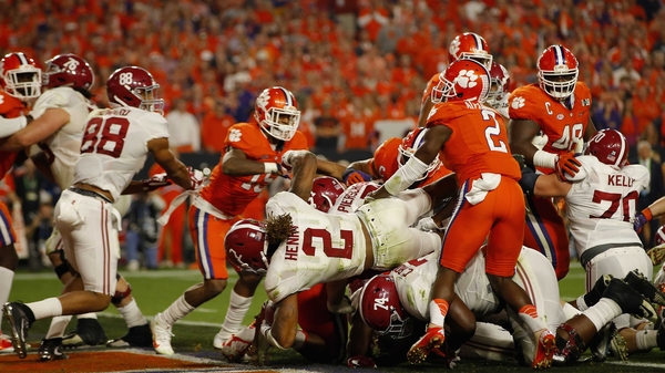 Derrick Henry (#2) scores a one-yard touchdown