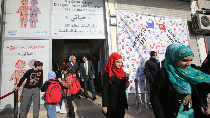 The measure chiefly applies to the over 2.2m Syrians who have fled the almost five-year conflict for the safety of Turkey, as well as some 300,000 Iraqis