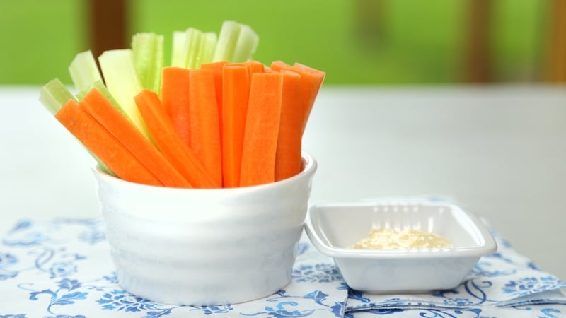 Beginning of another week and a great chance to get back on track. The Operation Transformation Food Plan has six different snack options for you to choose from and recommends that we should each eat two a day.