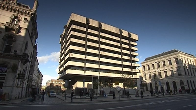 Central Bank figures show that loans to households fell by 3.1% last month