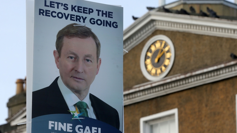 Tacaíocht Fhine Gael tite de réir na pobalbhreithe san 'Irish Times'