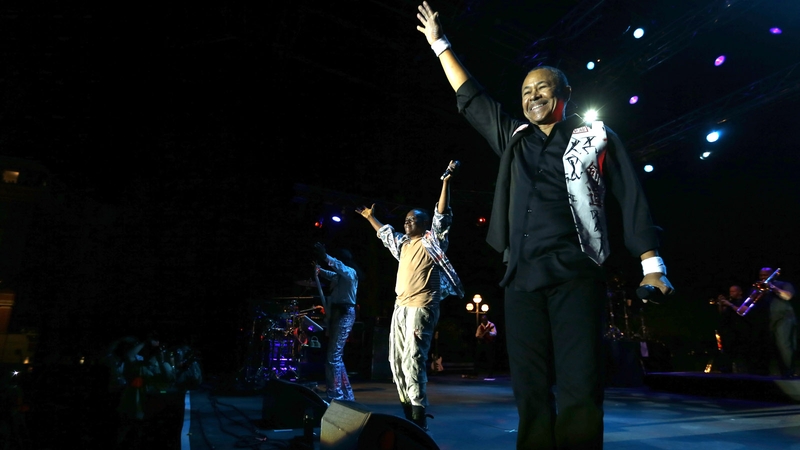 Maurice White on stage with Earth, Wind and Fire in 2013