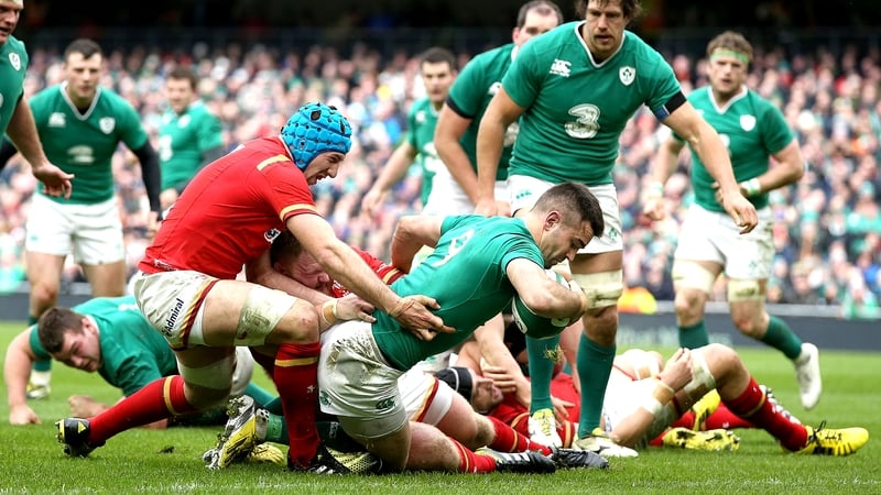 Conor Murray barges over for his try
