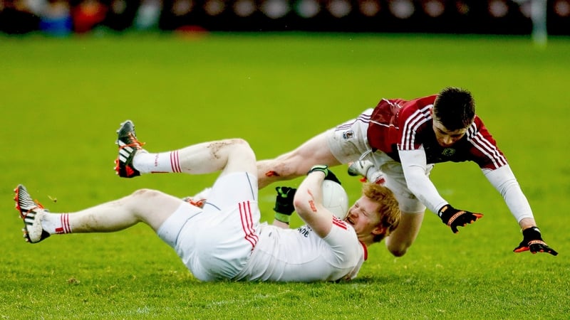 Pat McGeary of Tyrone tangles with Galway's Daithi O’Gaoithin