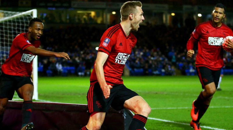 Darren Fletcher celebrates his equaliser at London Road