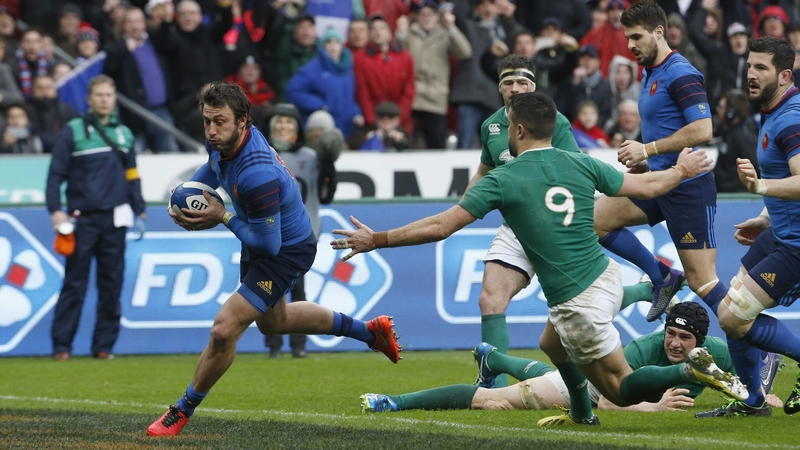 Maxime Medard crosses the whitewash to score they only try of the game in Paris