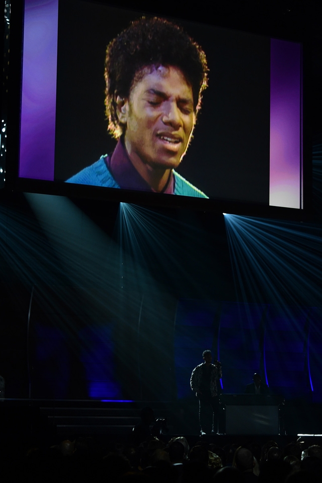 Miguel pays tribute to Michael Jackson