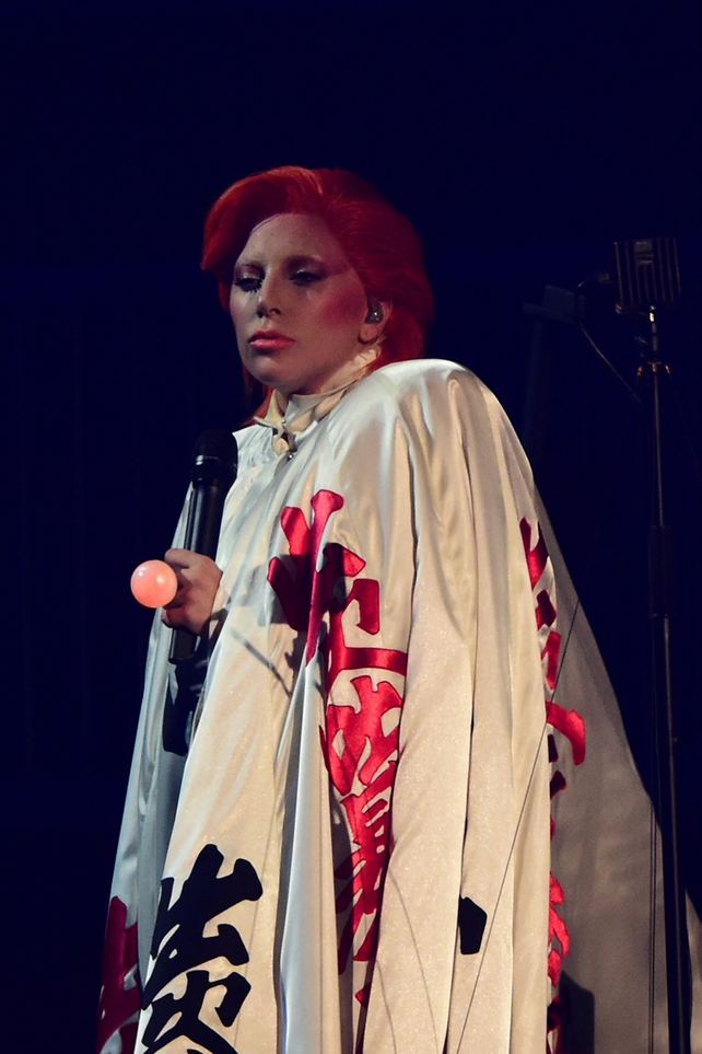 Lady Gaga pays tribute to David Bowie