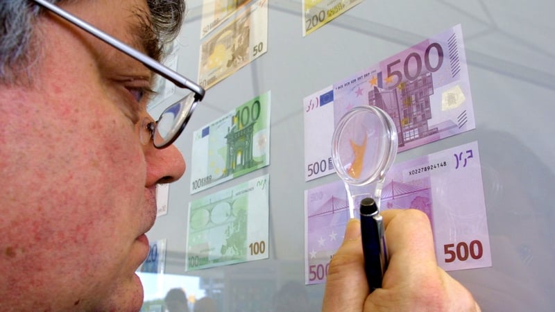 The amount of cash in the euro zone rose to over €1 trillion last year, with almost 30% of it hoarded in €500 notes