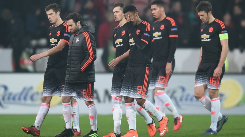Manchester United players react to their surprise defeat
