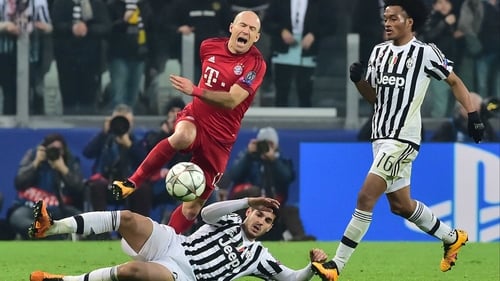 Bayern's Arjen Robben reacts after a tackle by Alvaro Morata (bottom) with Juan Cuadrado (R)