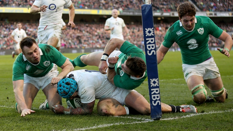 Tommy Bowe (L) and Iain Henderson (R) in action for Ireland last year