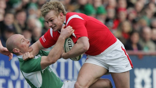 Dwayne Peel is tackled Peter Stringer during the 2006 Six Nations Championship match at Lansdowne Road